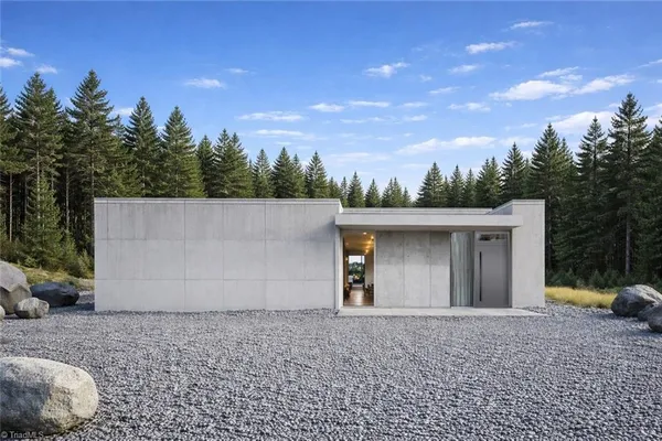 8095 Old Nc Highway, Chapel Hill, NC 27516