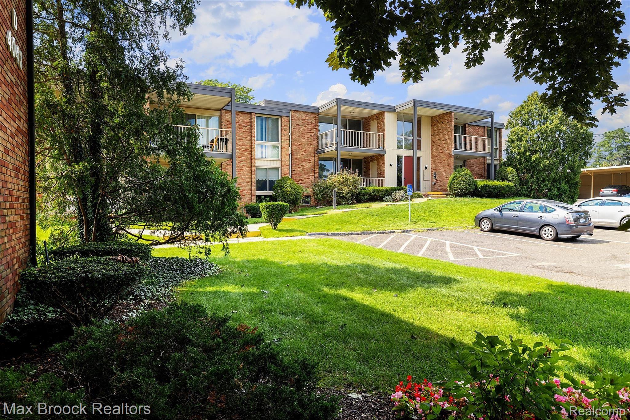 4045 West Maple Road, Unit 204 Bloomfield Hills, MI 48301 - Photo 23 of 23 24.jpg