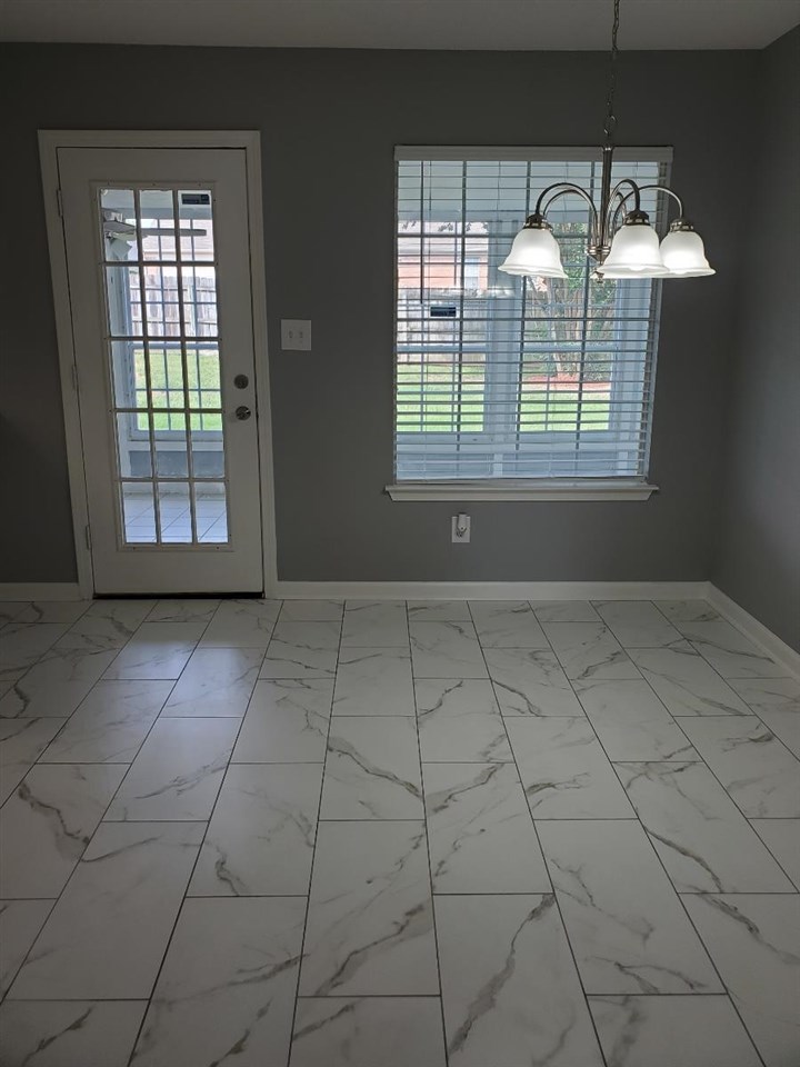 6748 State Line Road Memphis, TN 38141 - Photo 8 of 14 an empty room with windows
