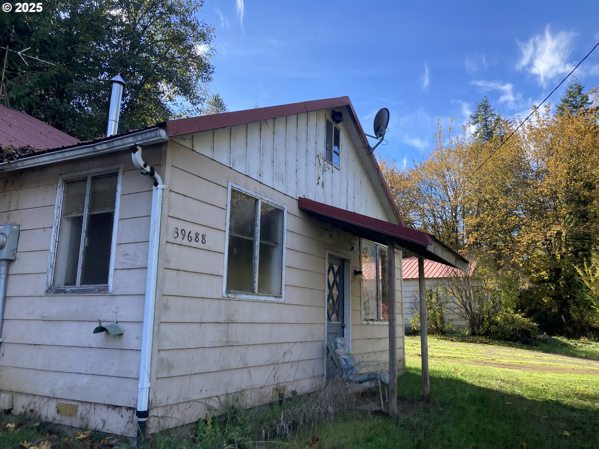 39688 Row River Road Dorena, OR 97434 - Photo 5 of 7 a backyard of a house with lots of green space