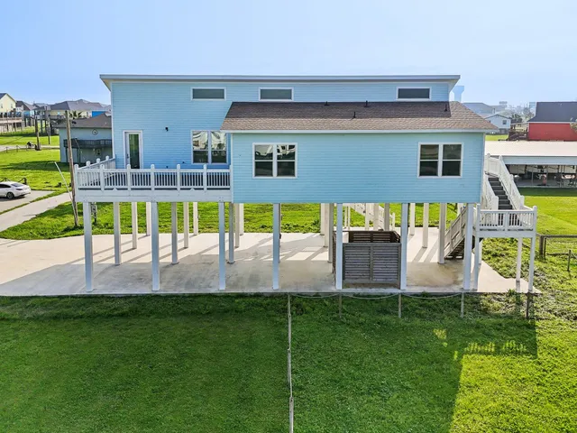 $450,000 | 2115 Seahorse Ln Port, Port Bolivar, TX 77650