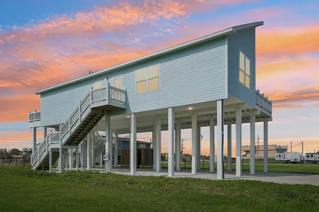 $450,000 | 2115 Seahorse Ln Port, Port Bolivar, TX 77650