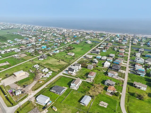 $450,000 | 2115 Seahorse Ln Port, Port Bolivar, TX 77650