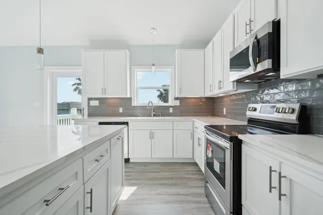 $450,000 | 2115 Seahorse Ln Port, Port Bolivar, TX 77650