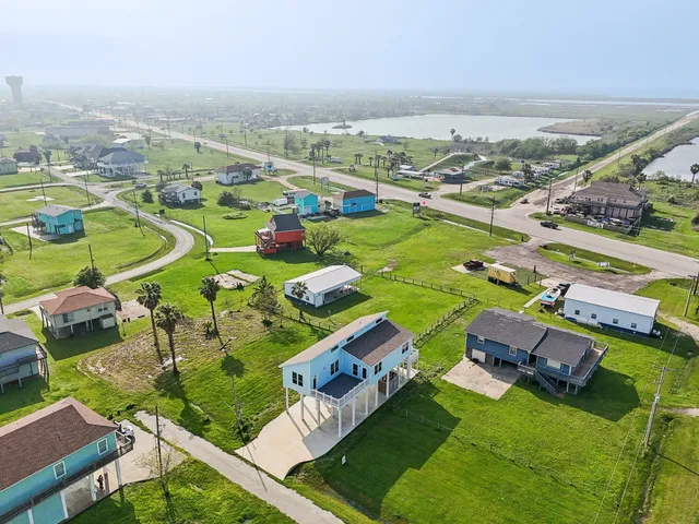 $450,000 | 2115 Seahorse Ln Port, Port Bolivar, TX 77650