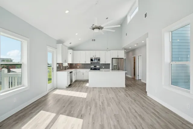 $450,000 | 2115 Seahorse Ln Port, Port Bolivar, TX 77650