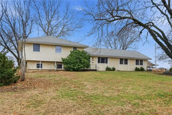 $390,000 | 15794 151st Street, Bonner Springs, KS 66012