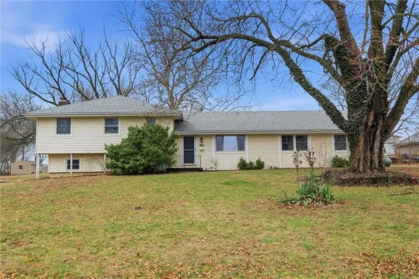 $390,000 | 15794 151st Street, Bonner Springs, KS 66012