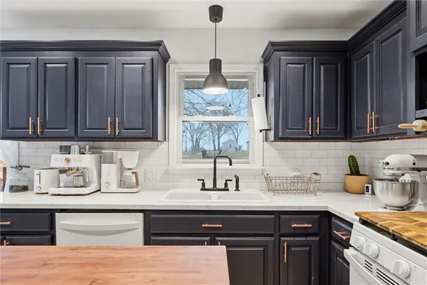 $390,000 | 15794 151st Street, Bonner Springs, KS 66012