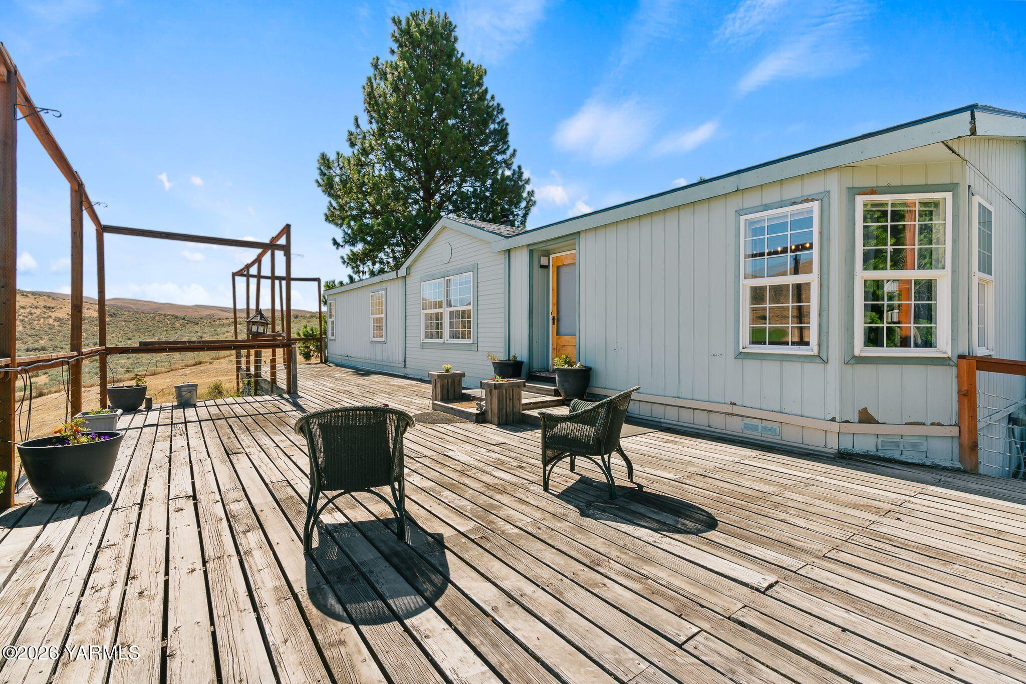 14190 North Wenas Road Selah, WA 98942 - Photo 3 of 35 17_14190 N Wenas Rd-5