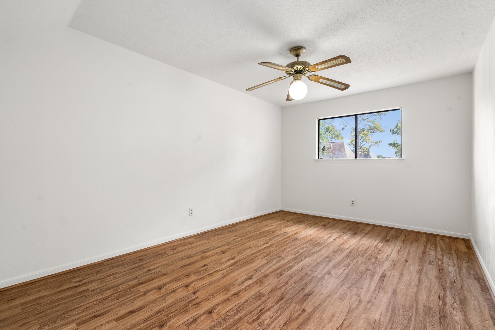 6403 Willow Pine Drive Spring, TX 77379 - Photo 31 of 40 A generously sized upstairs bedroom featuring wood flooring.