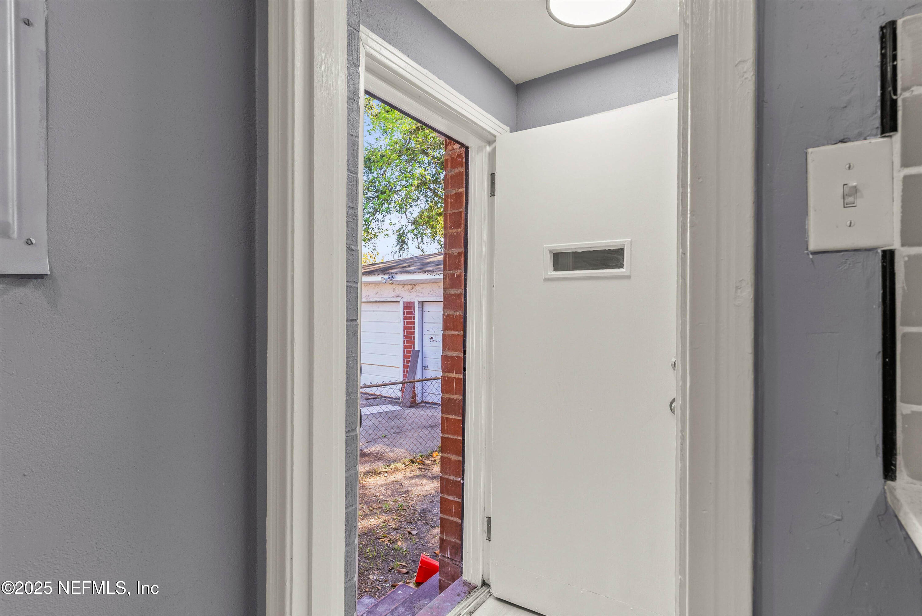 3150 Belden Circle Jacksonville, FL 32207 - Photo 20 of 69 a very nice looking room with a large window