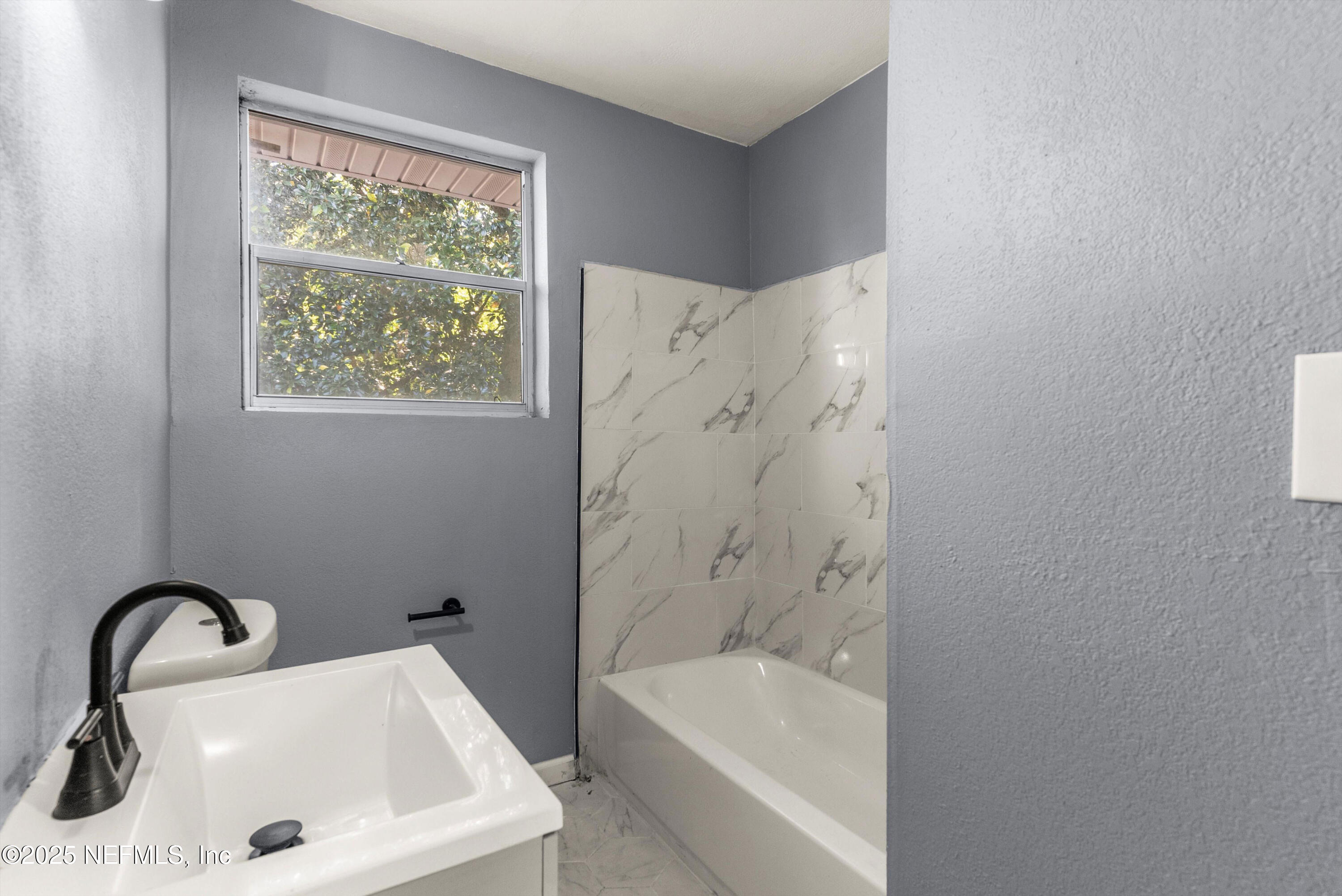 3150 Belden Circle Jacksonville, FL 32207 - Photo 58 of 69 a bathroom with a sink and a bathtub