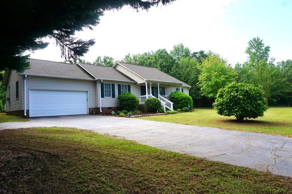 345 Southfield Street Inman, SC 29349 - Photo 1 of 27