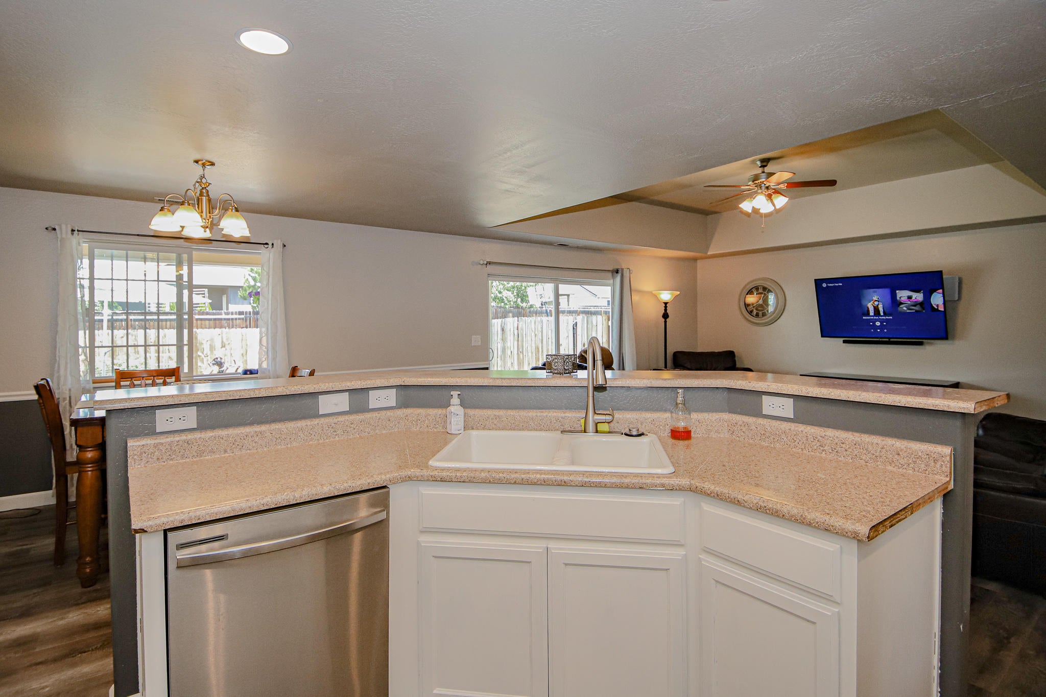 623 Barton Road Eagle Point, OR 97524 - Photo 10 of 28 11