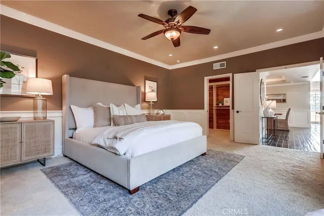 a view of walk in entryway