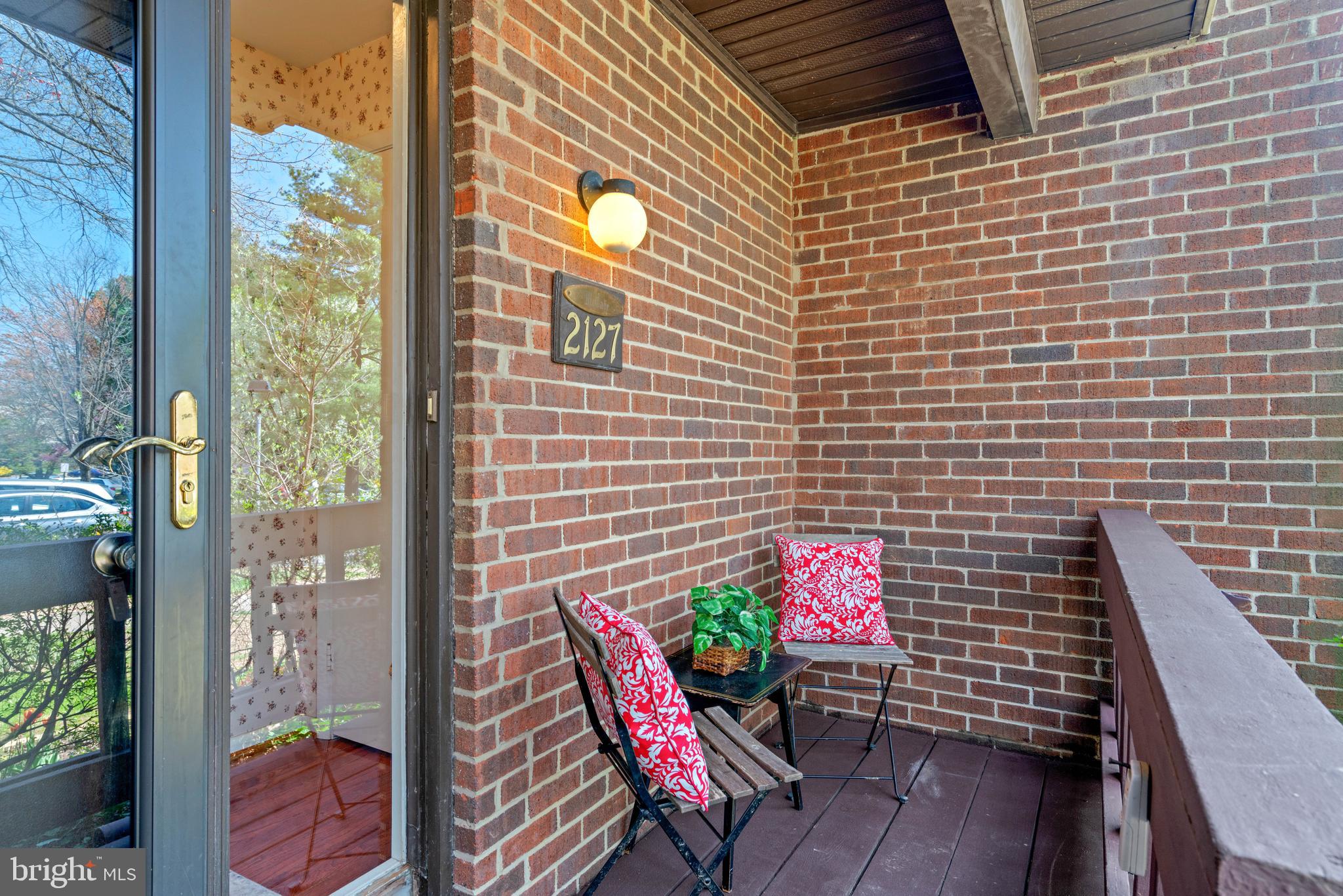 2127 Colts Neck Court Reston, VA 20191 - Photo 6 of 49 Adorable Front porch