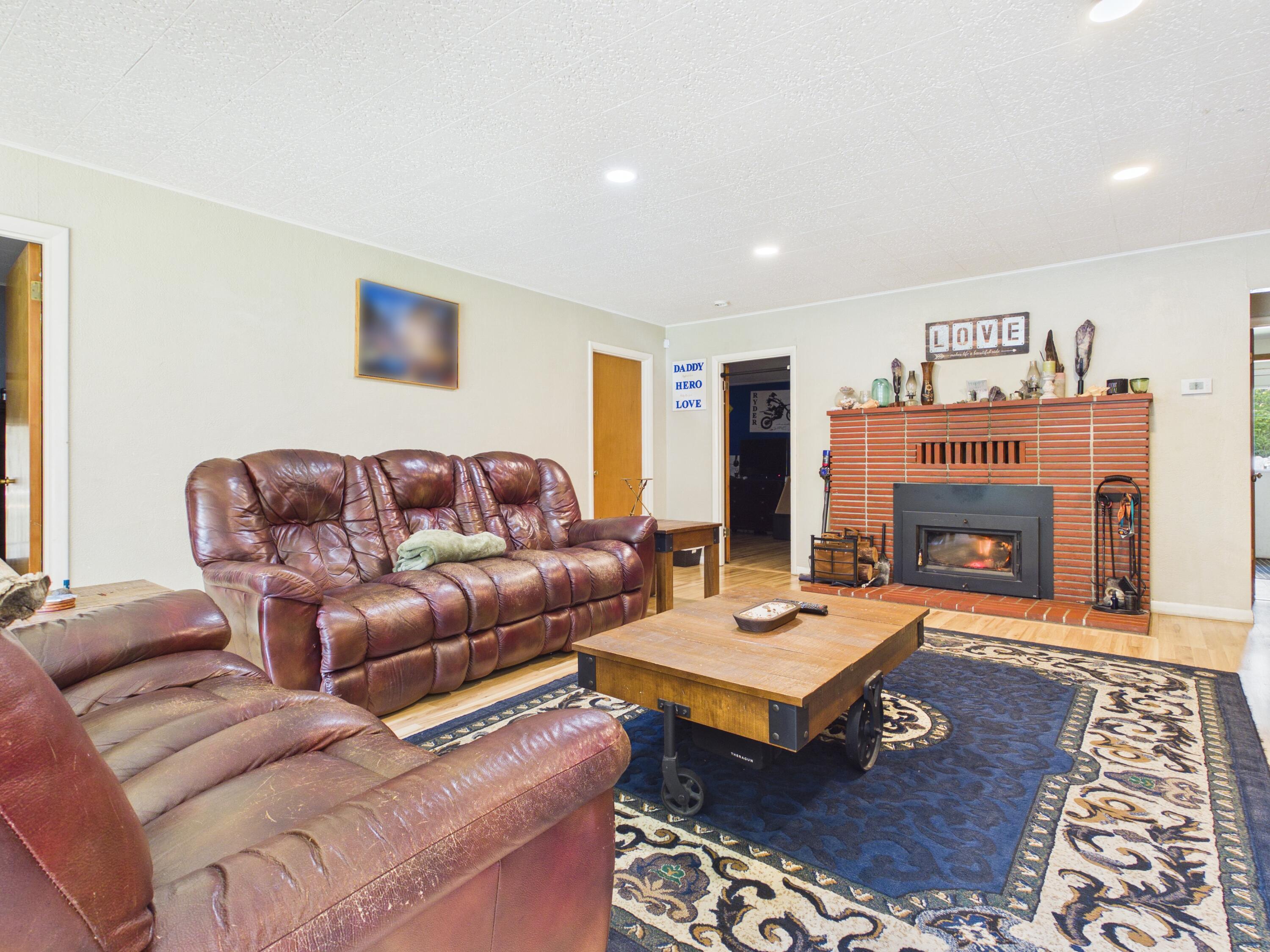 56 River Road Miranda, CA 95553 - Photo 7 of 35