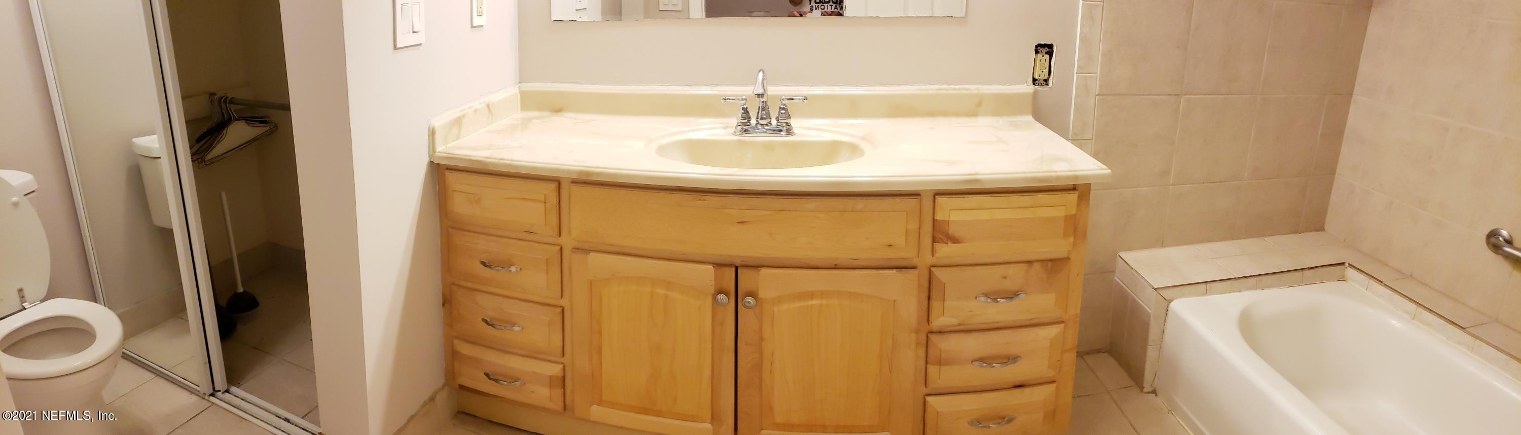 6437 Woodlawn Road Macclenny, FL 32063 - Photo 18 of 37 Master Bath