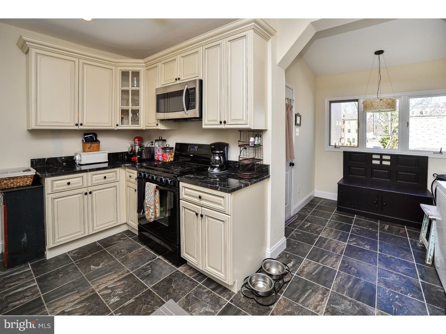 610 Crestview Road Philadelphia, PA 19128 - Photo 3 of 17