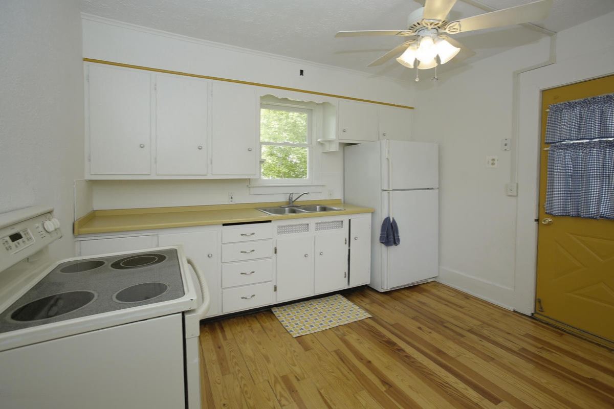 825 Miller Road Kalamazoo, MI 49001 - Photo 6 of 23 825 miller-106