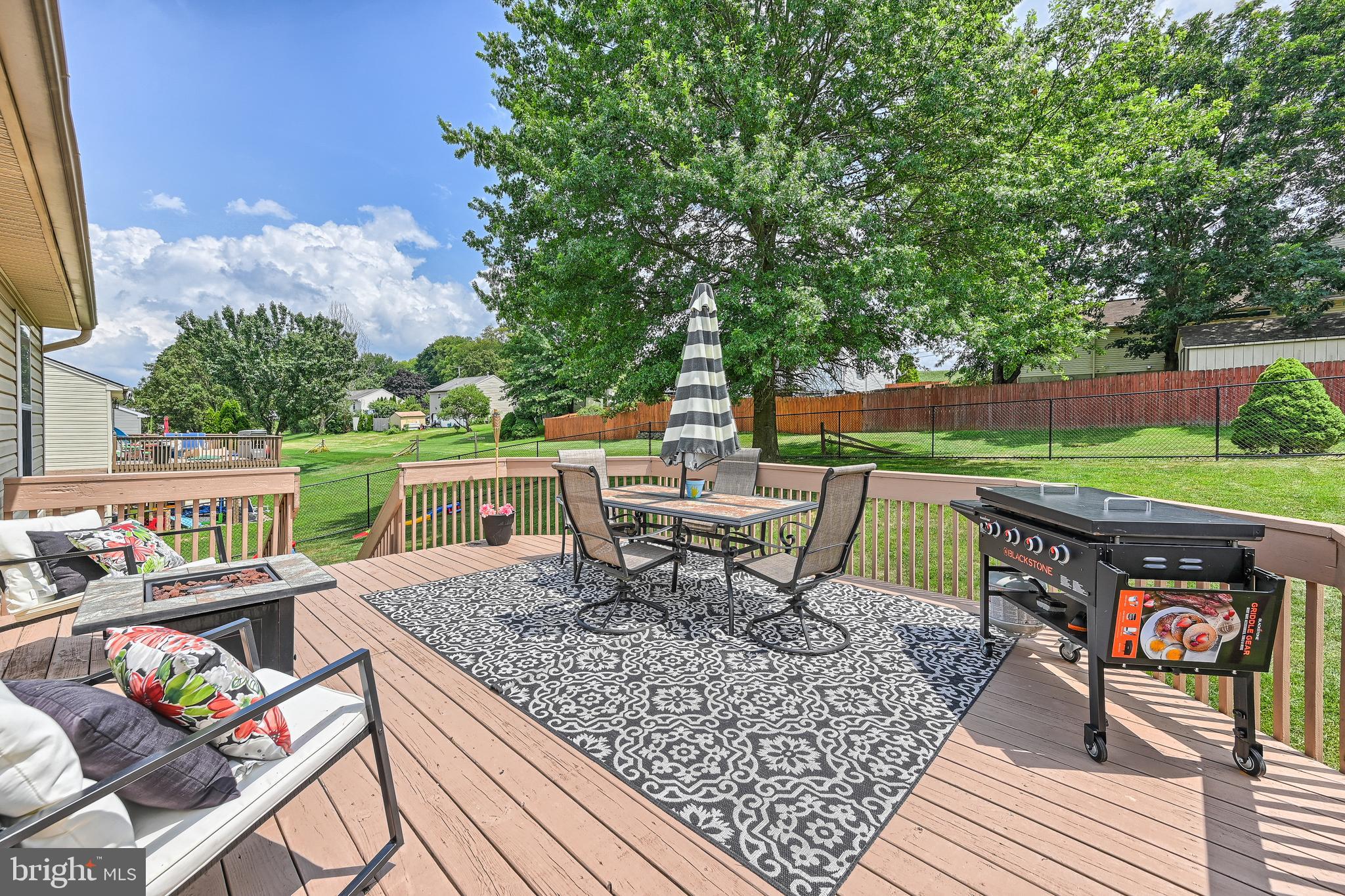 270 Edinburgh Road York, PA 17406 - Photo 4 of 24 Gallery Image 4
