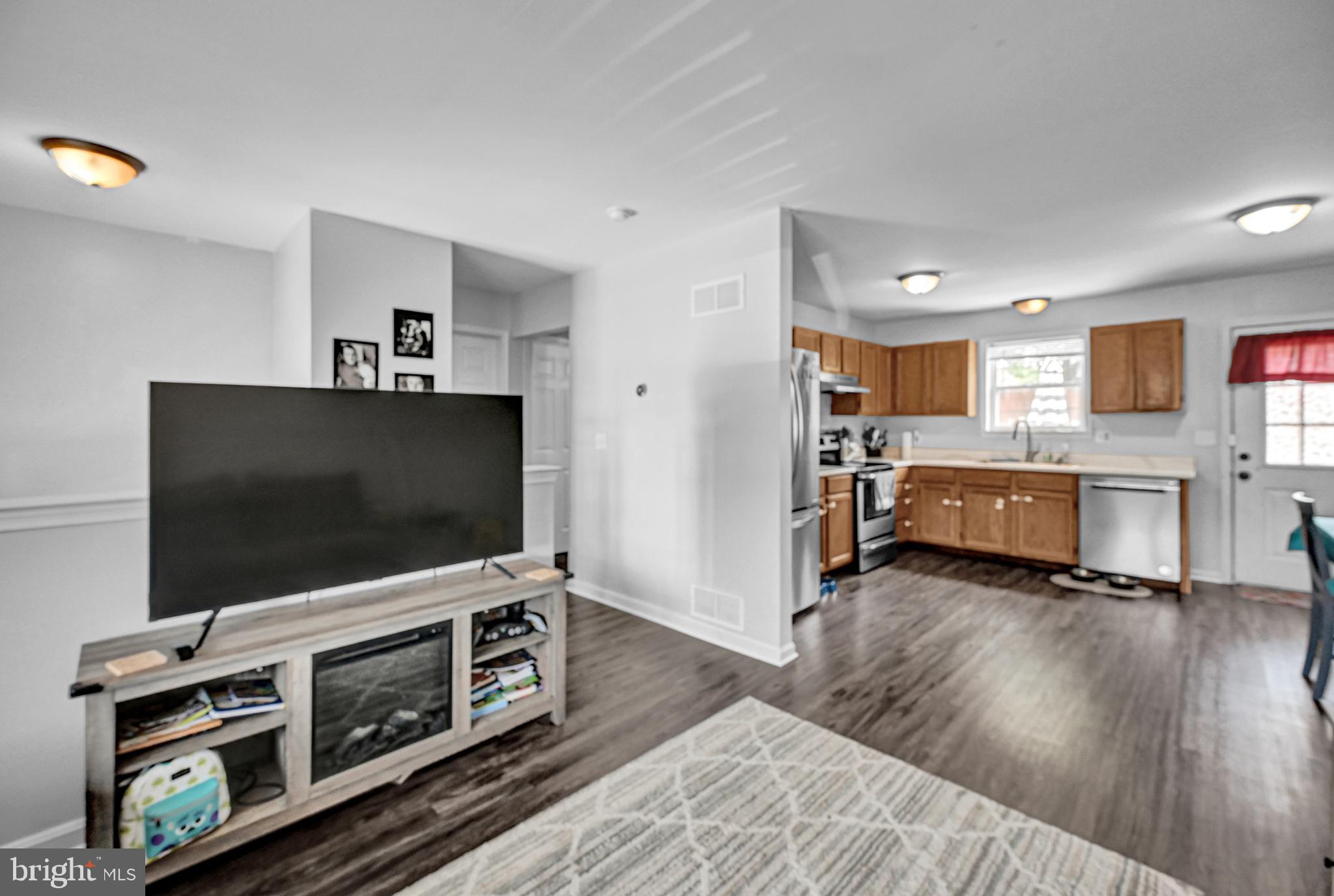 270 Edinburgh Road York, PA 17406 - Photo 8 of 24 Gallery Image 8