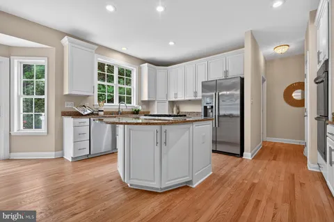 $1,350,000 | 9 Sewall Court, Edgewater, MD 21037