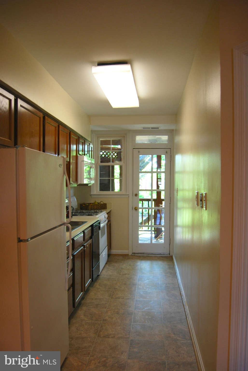 5 Russell Road, Unit D Alexandria, VA 22301 - Photo 11 of 21 Kitchen