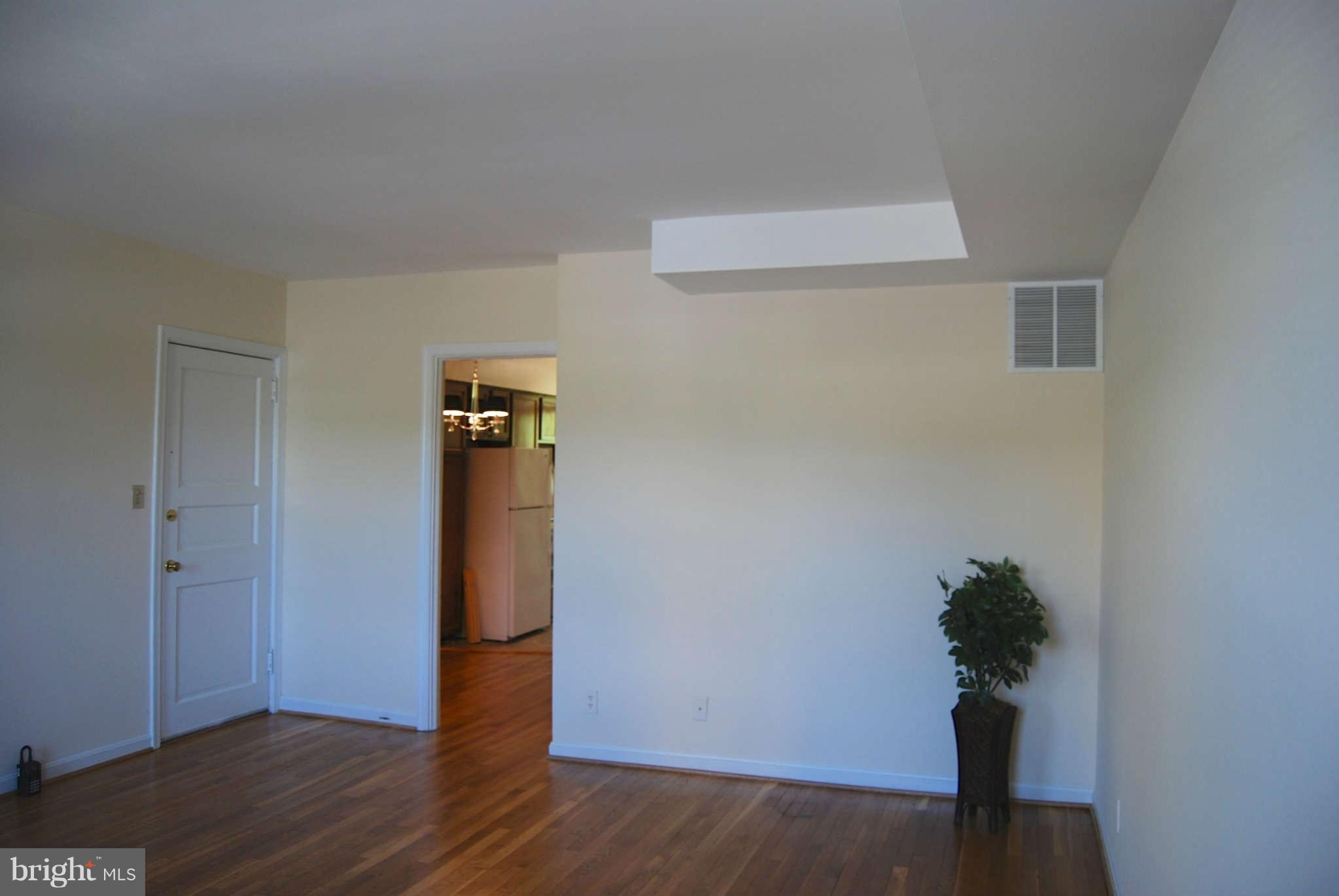 5 Russell Road, Unit D Alexandria, VA 22301 - Photo 14 of 21 Living Room