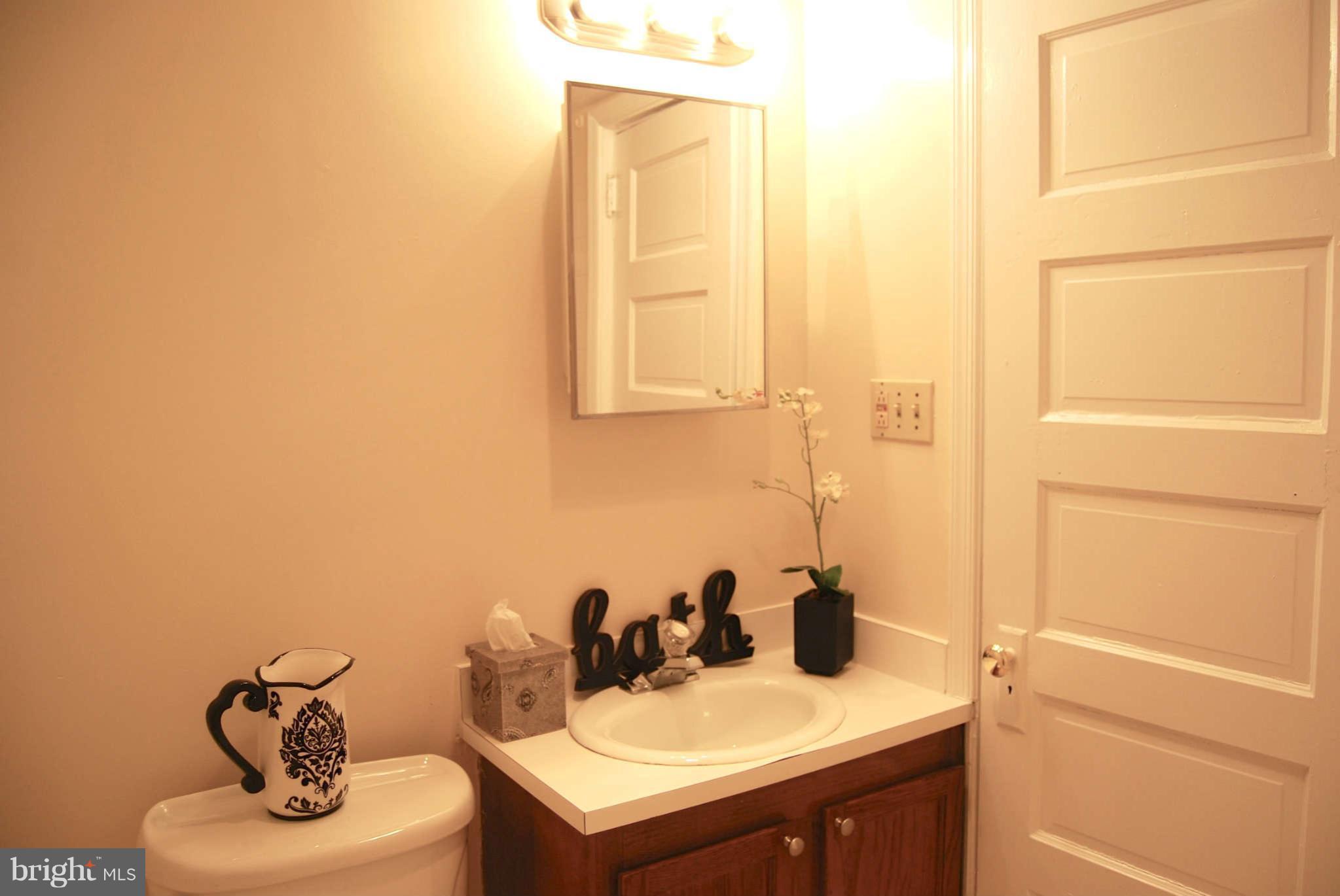 5 Russell Road, Unit D Alexandria, VA 22301 - Photo 19 of 21 Bath