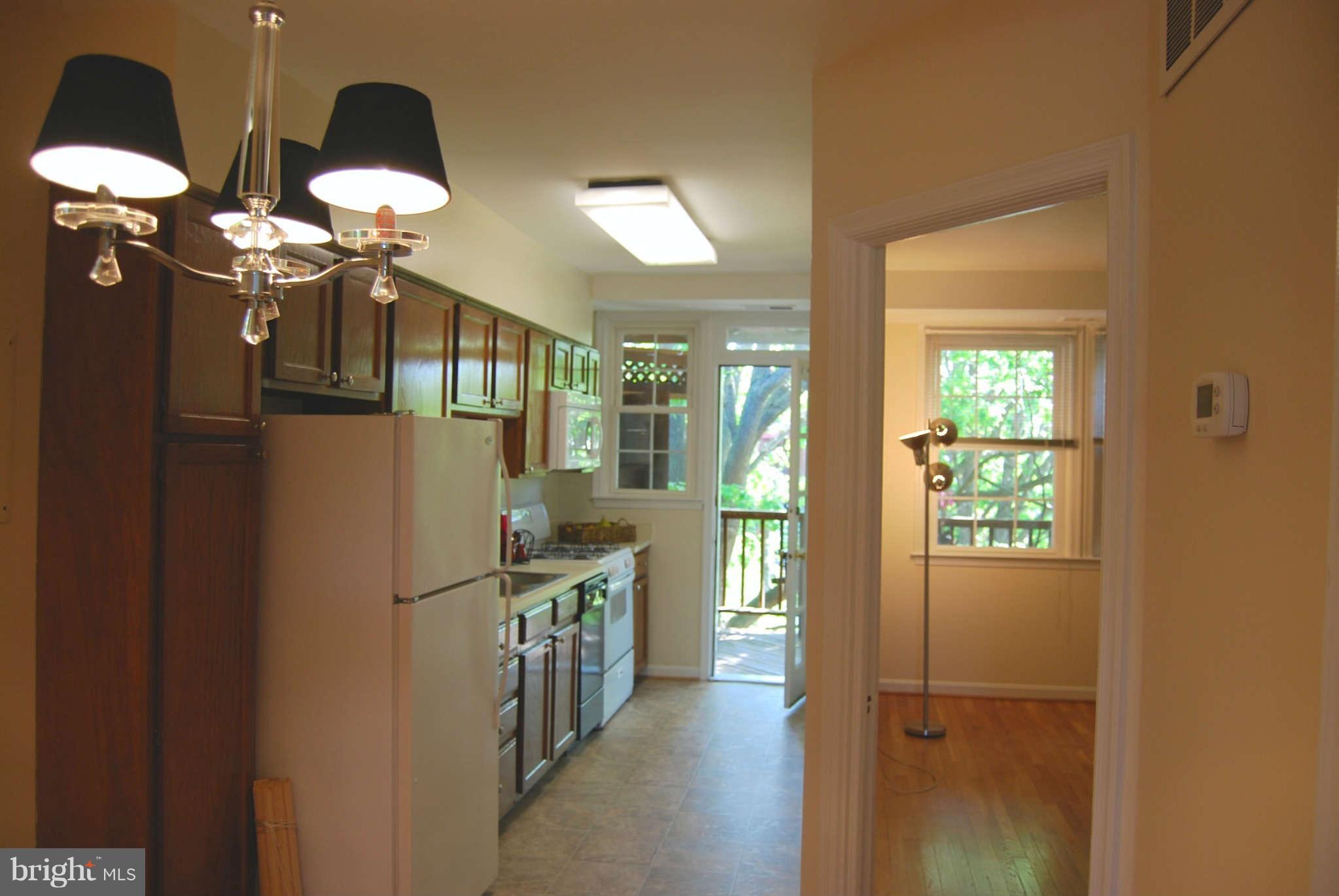 5 Russell Road, Unit D Alexandria, VA 22301 - Photo 7 of 21 Kitchen