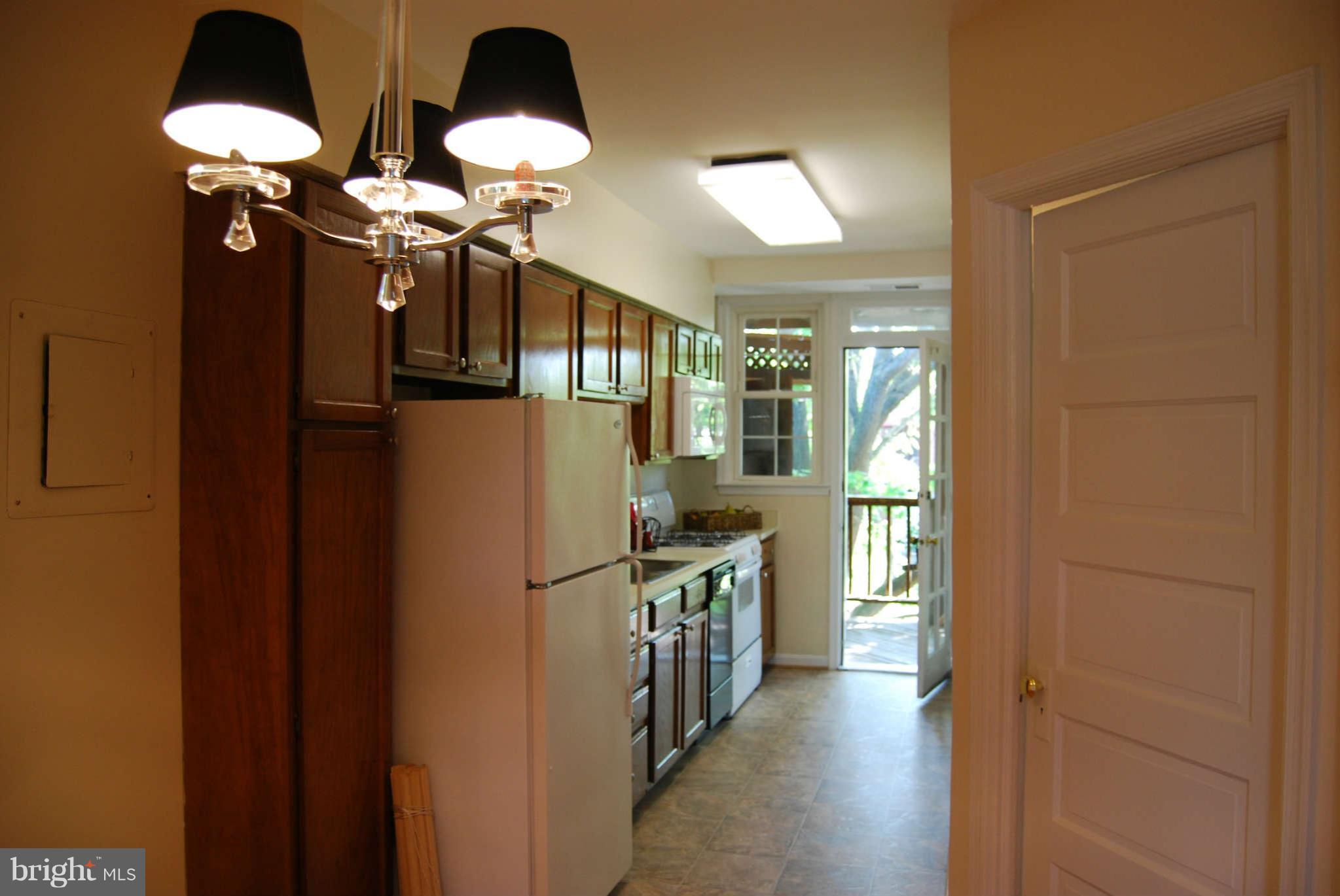 5 Russell Road, Unit D Alexandria, VA 22301 - Photo 8 of 21 Kitchen