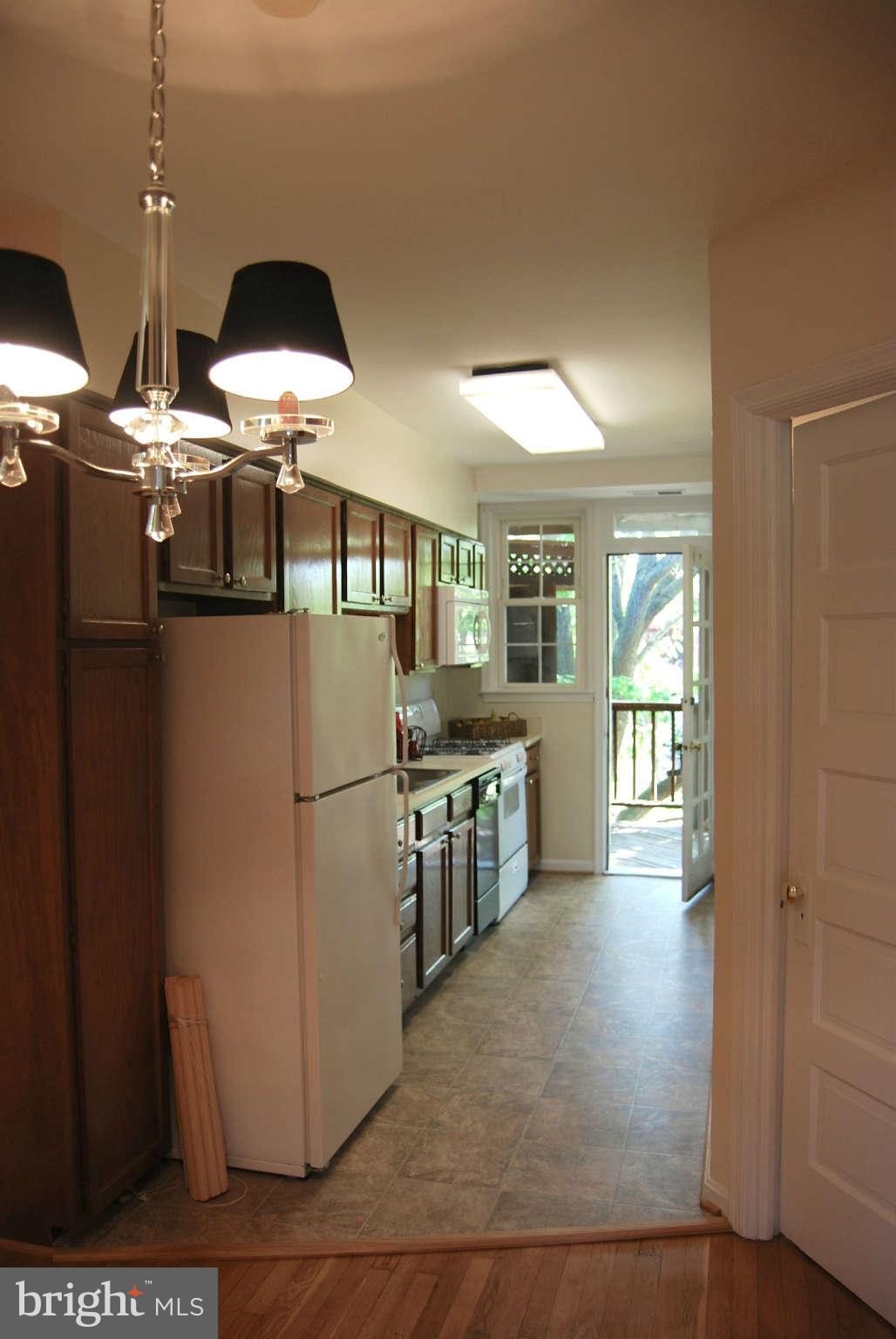 5 Russell Road, Unit D Alexandria, VA 22301 - Photo 9 of 21 Kitchen