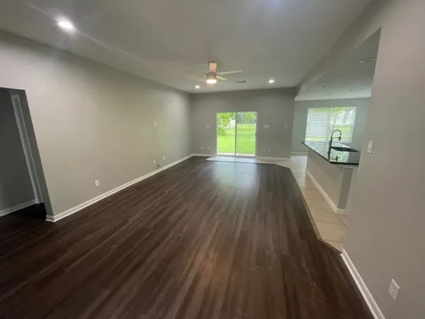 $2,150 | 604 West Willis Street, Alvin, TX 77511