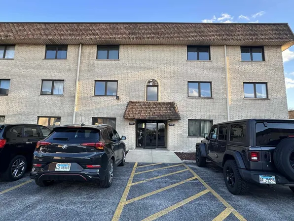 $225,000 | 7448 West 153rd Street, Unit 2, Orland Park, IL 60462