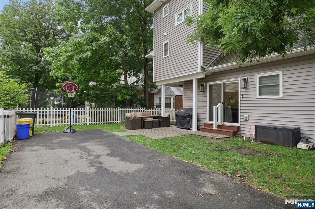 373 Briarcliffe Road Teaneck, NJ 07666 - Photo 25 of 29