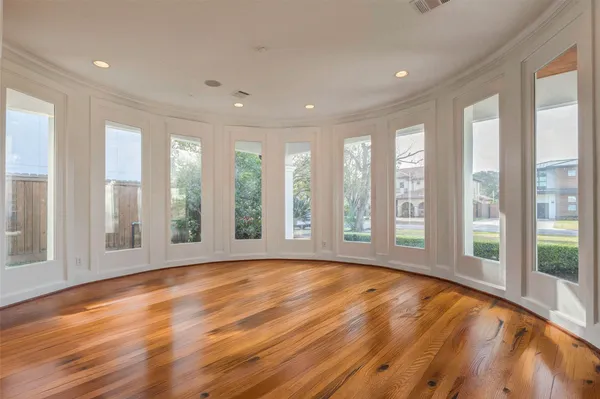 $12,900 | 5410 Valerie Street, Bellaire, TX 77401