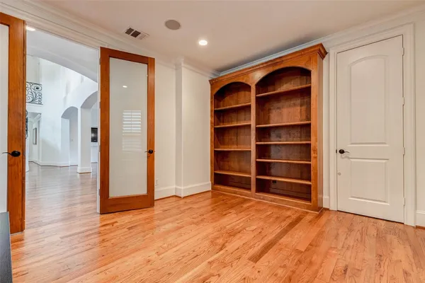 $12,900 | 5410 Valerie Street, Bellaire, TX 77401