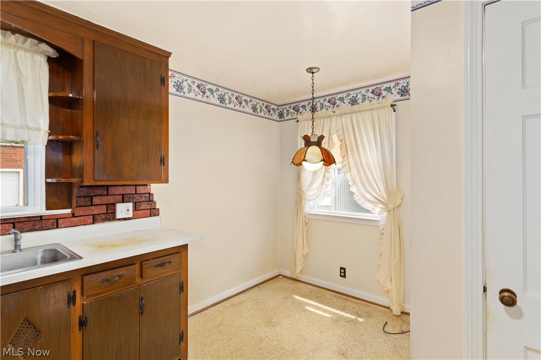 1371 Gordon Road Lyndhurst, OH 44124 - Photo 11 of 31