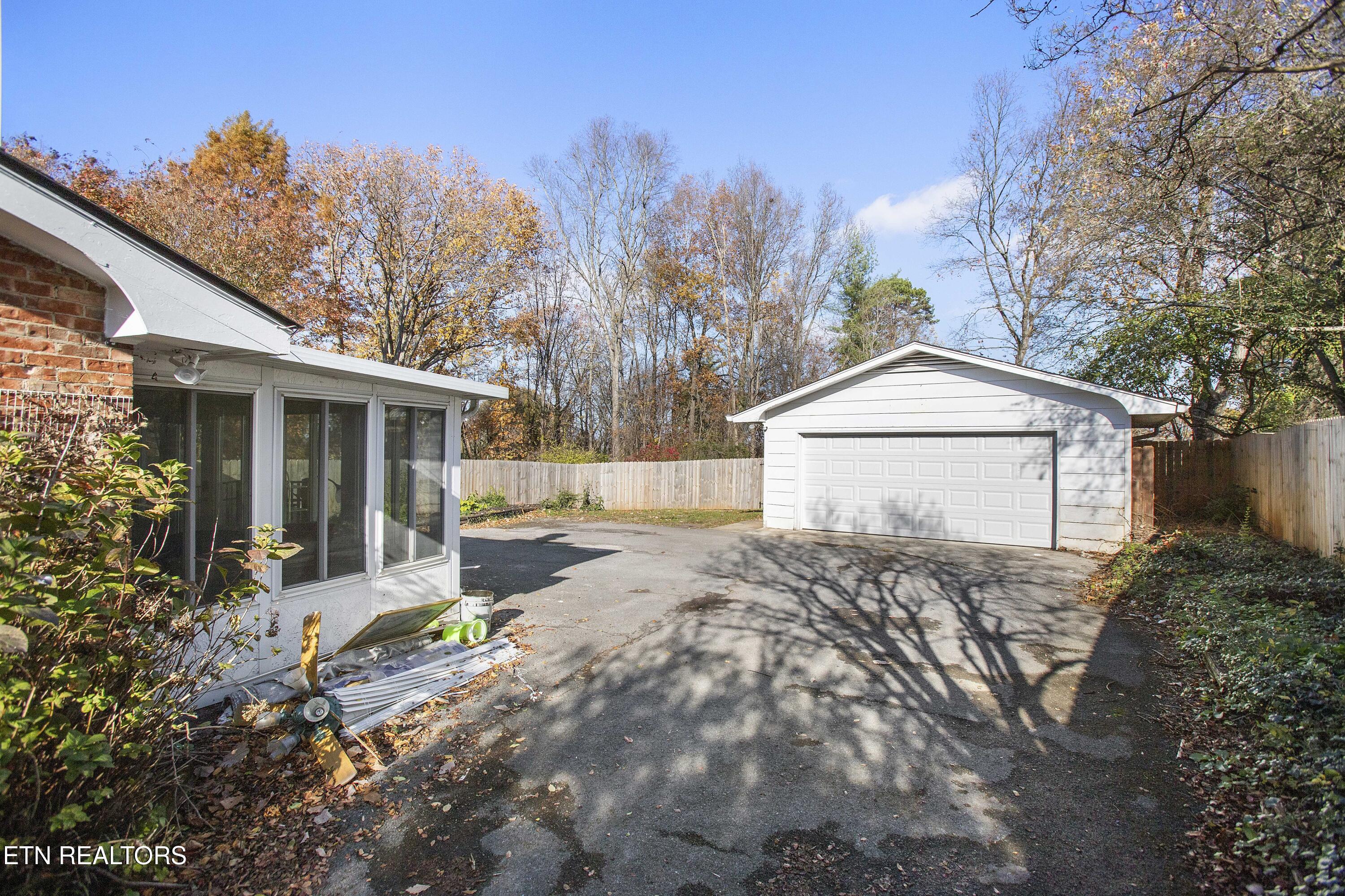 416 Kendall Road Knoxville, TN 37919 - Photo 4 of 25 IMG_1282