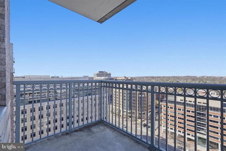 851 North Glebe Road, Unit 1812 Arlington, VA 22203 - Photo 10 of 37