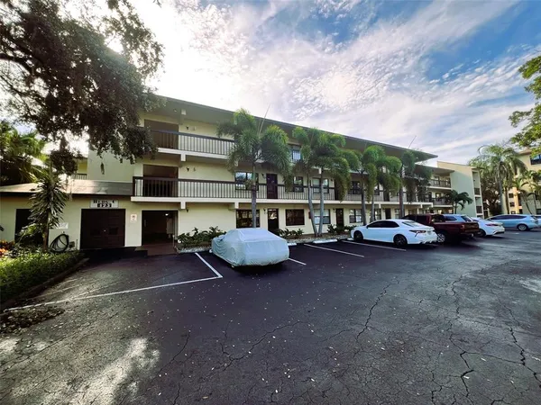 $1,350 | 425 30th Avenue West, Unit C309, Bradenton, FL 34205