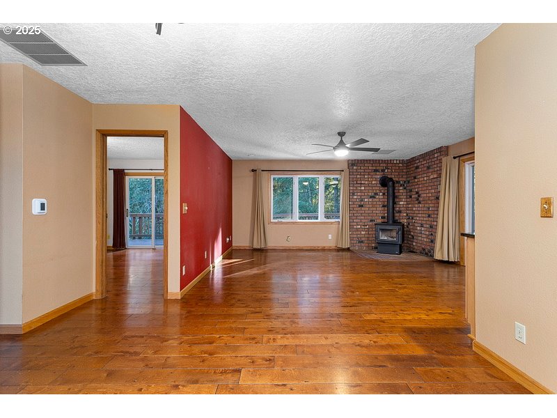 36700 Dubarko Road Sandy, OR 97055 - Photo 16 of 33 Family Room