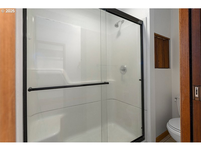 36700 Dubarko Road Sandy, OR 97055 - Photo 20 of 33 Attached Bathroom #1