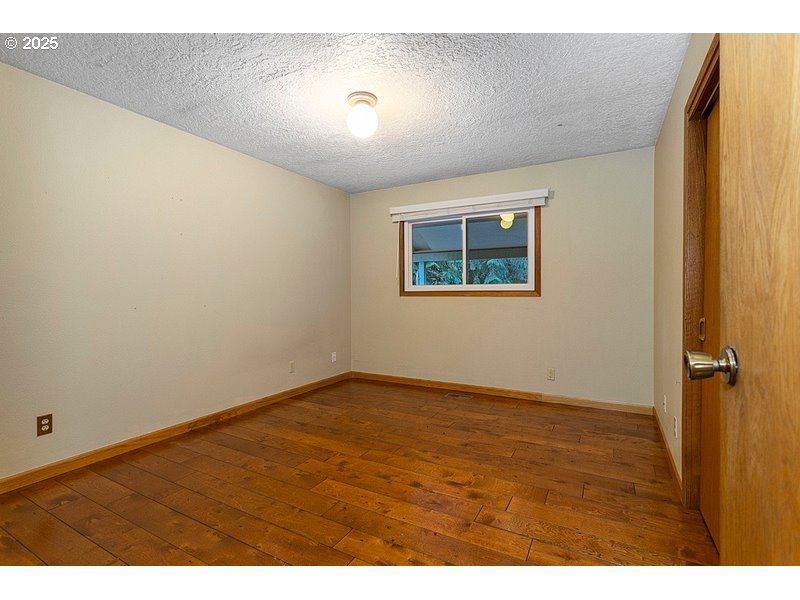 36700 Dubarko Road Sandy, OR 97055 - Photo 23 of 33 Bedroom