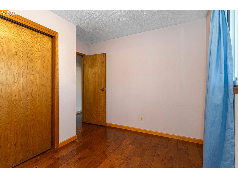 36700 Dubarko Road Sandy, OR 97055 - Photo 25 of 33 Bedroom