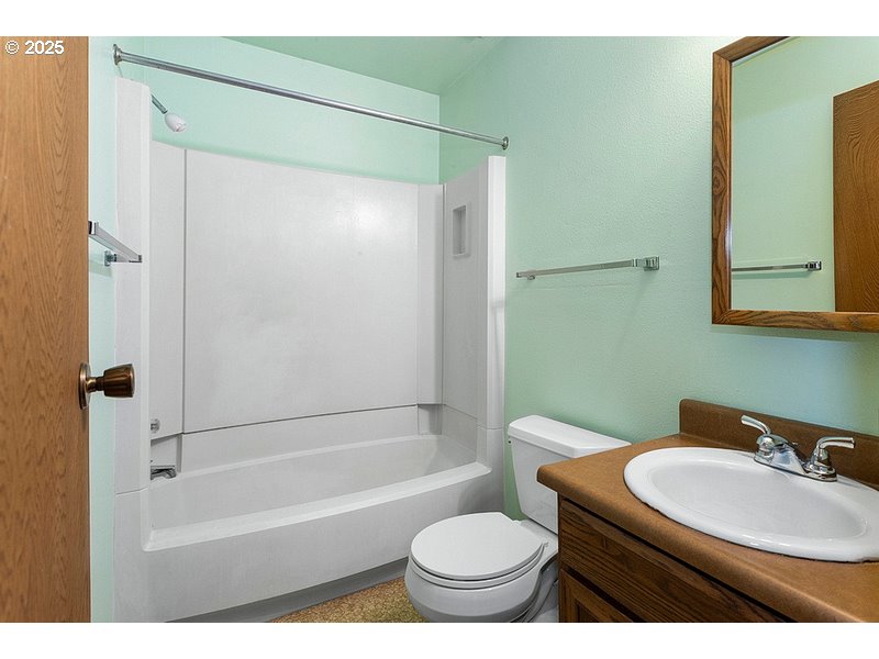 36700 Dubarko Road Sandy, OR 97055 - Photo 26 of 33 Bathroom