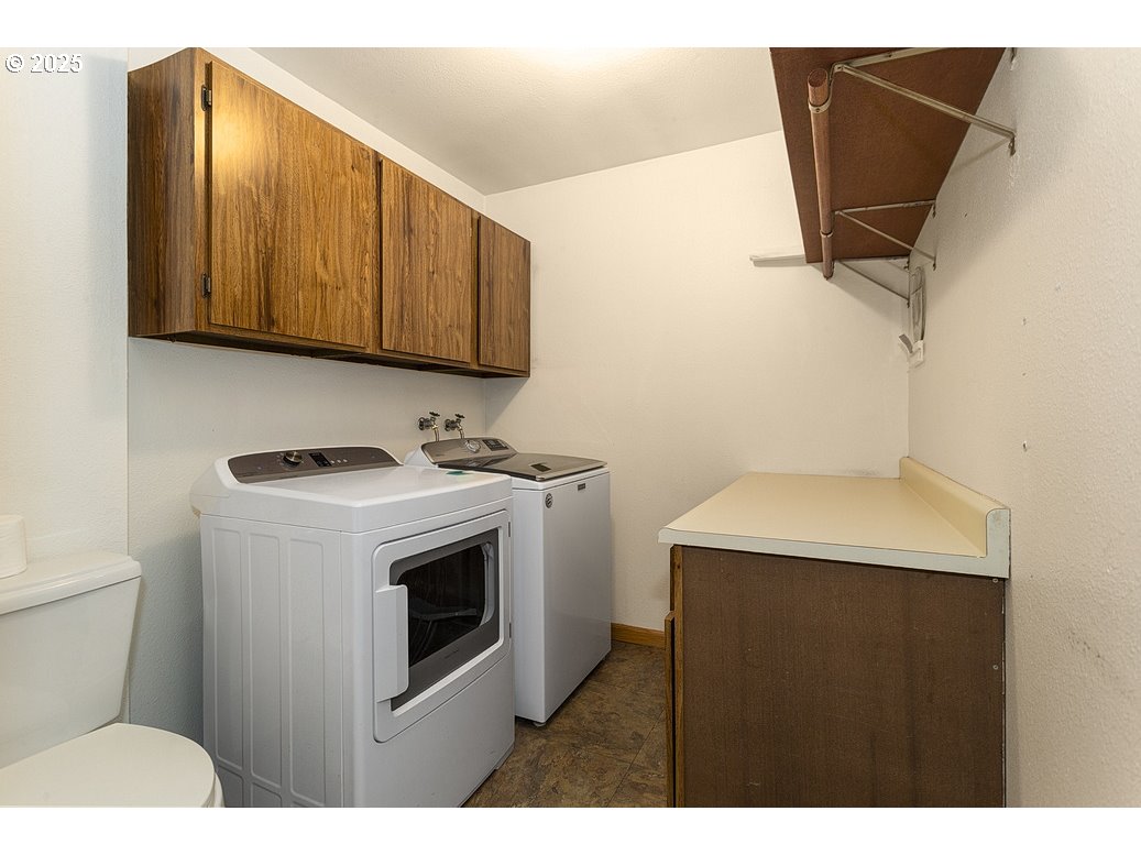36700 Dubarko Road Sandy, OR 97055 - Photo 27 of 33 Laundry
