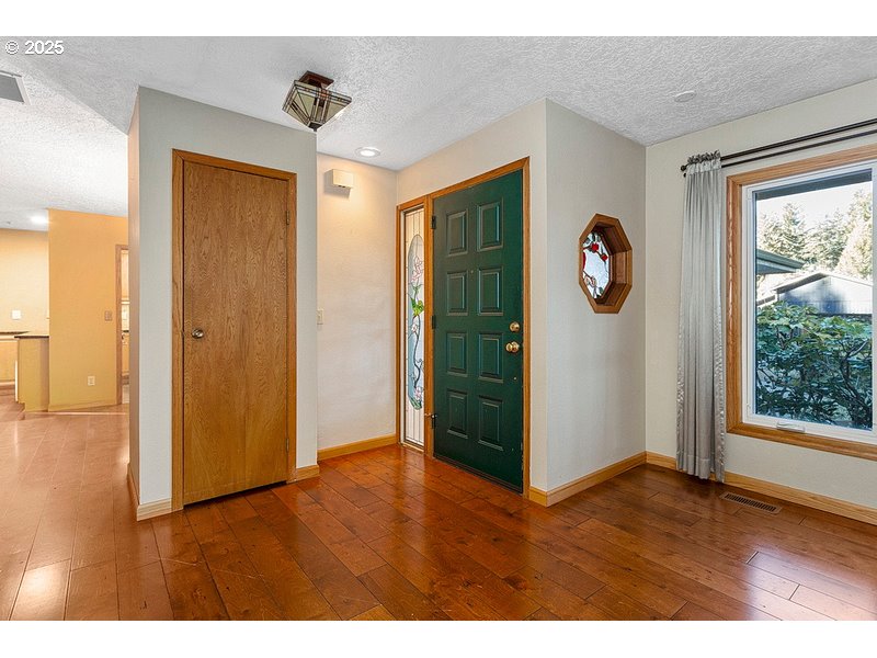 36700 Dubarko Road Sandy, OR 97055 - Photo 5 of 33 Entrance/Foyer